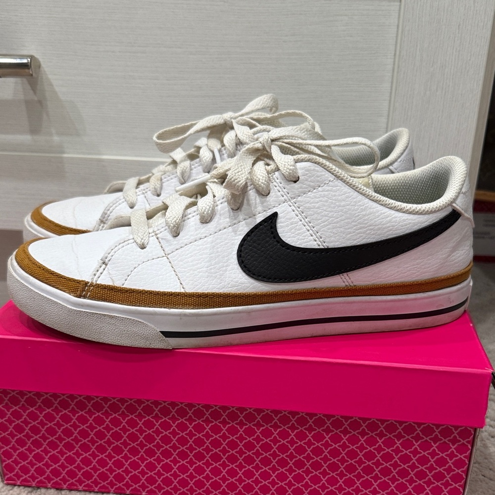 Nike Legacy sneakers for women
